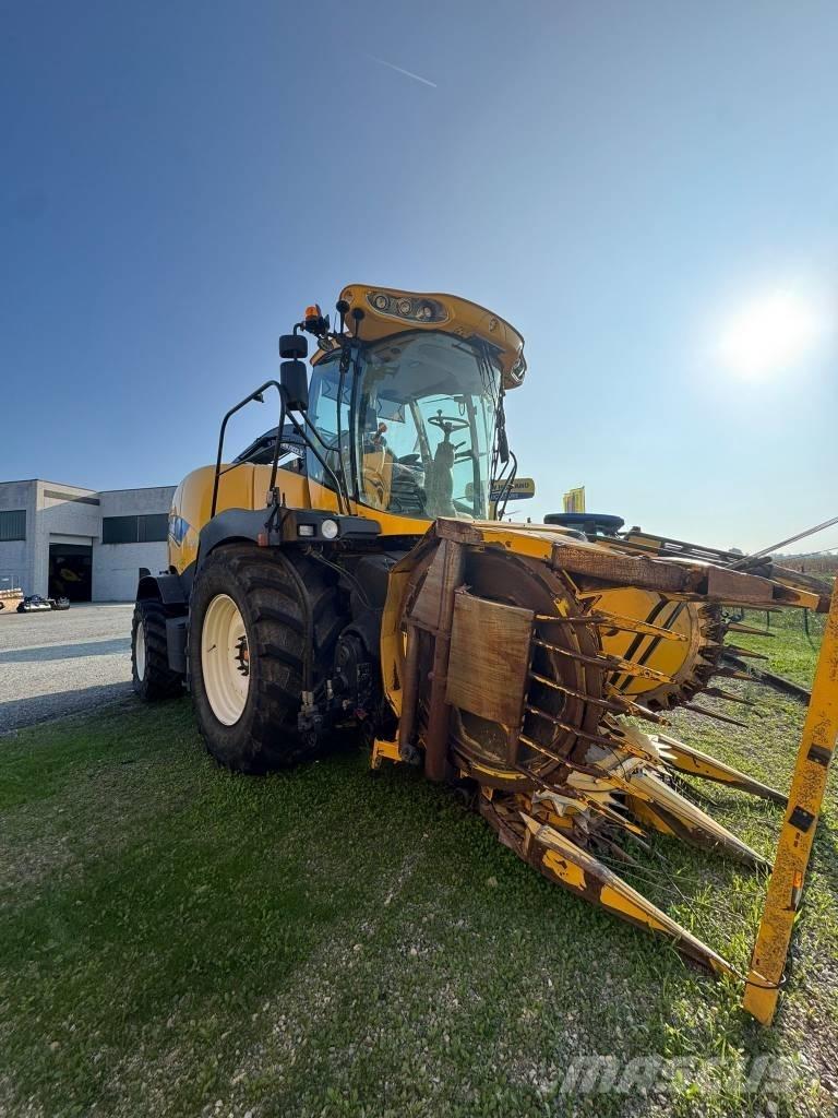 New Holland FR 600 自走式フォレージハーベスター
