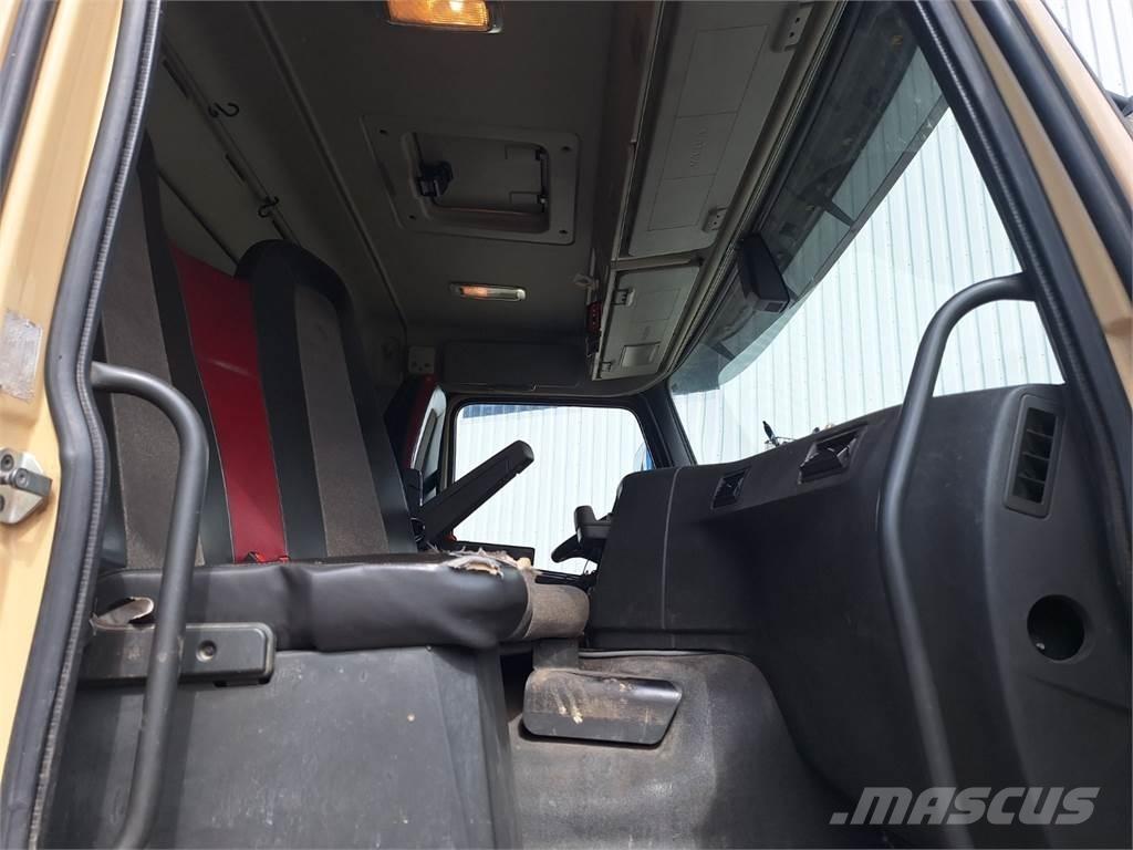 Volvo FMX 380 6X2 キャブ付きシャーシ
