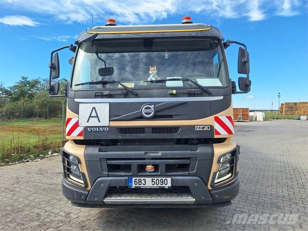Volvo FMX 380 6X2 キャブ付きシャーシ