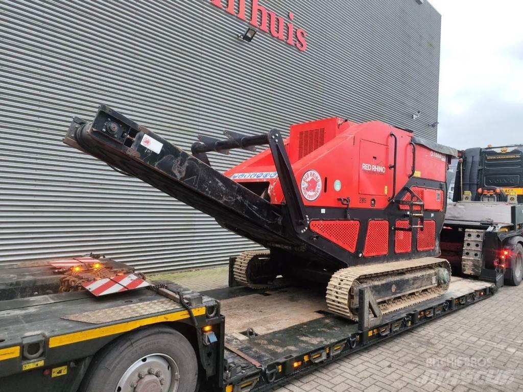 Red Rhino 7000 自走式クラッシャー