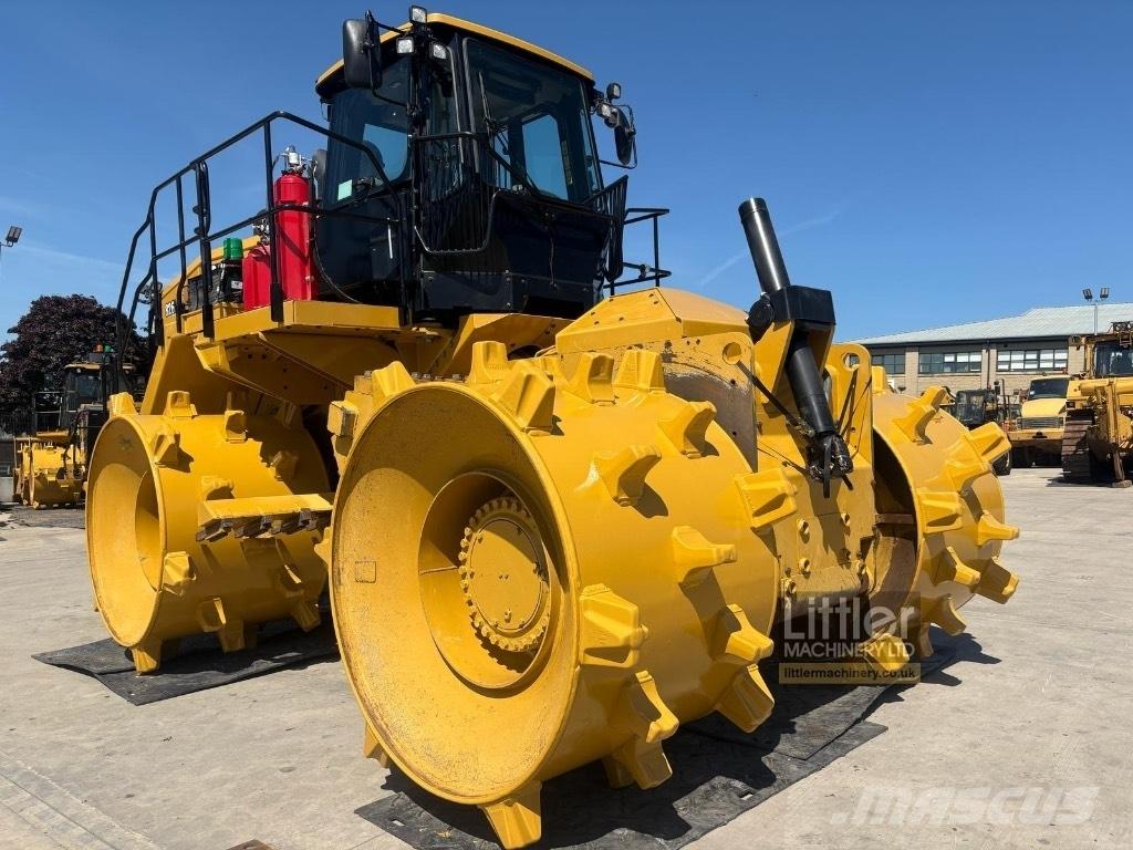 CAT 826 廃棄物コンパクター