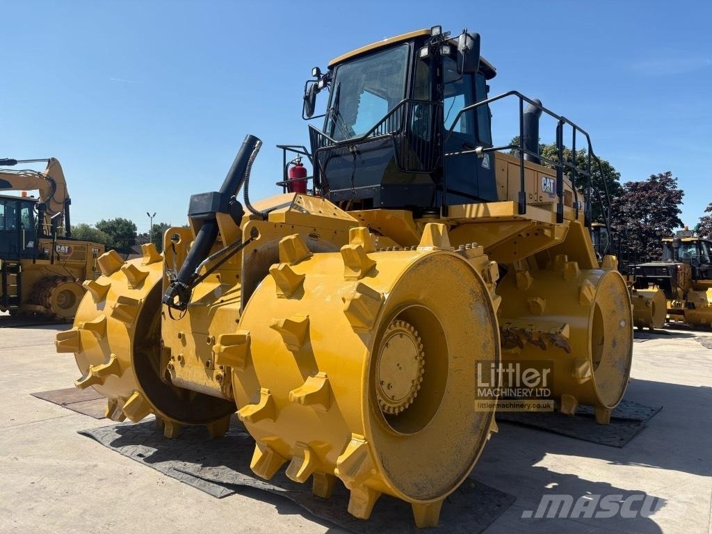 CAT 826 廃棄物コンパクター