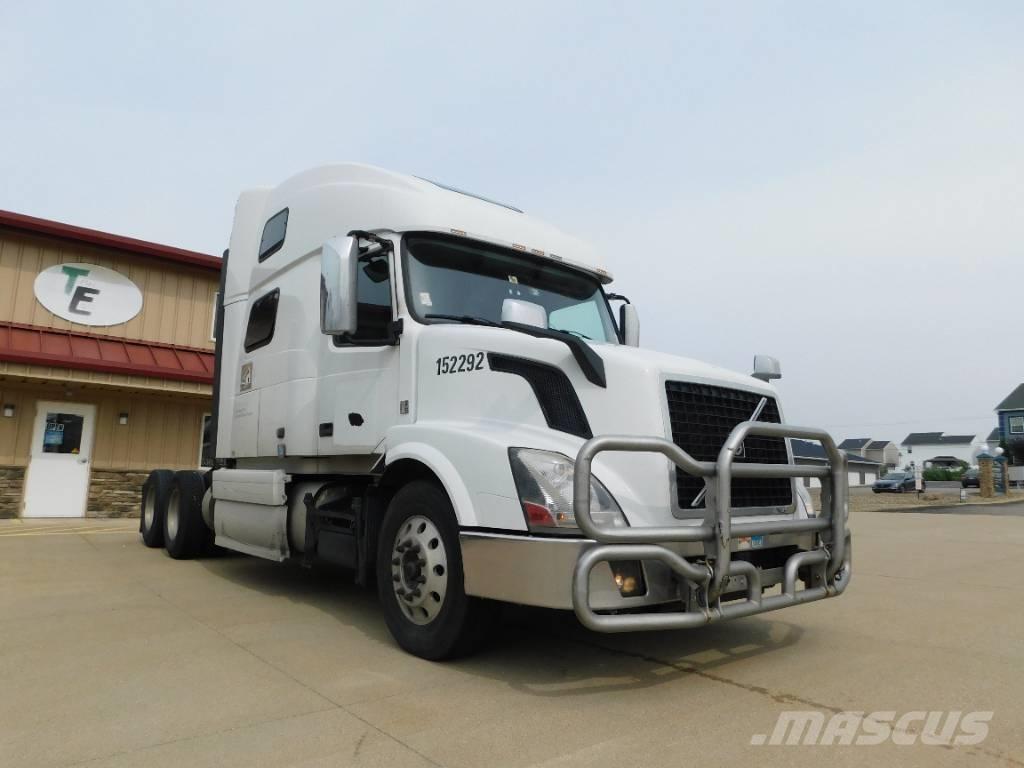 Volvo VNL 中古トラクターヘッド | トレーラーヘッド