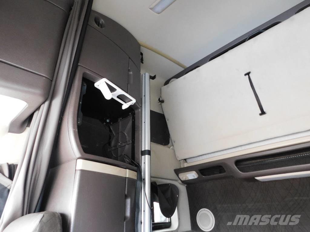Volvo VNL 中古トラクターヘッド | トレーラーヘッド