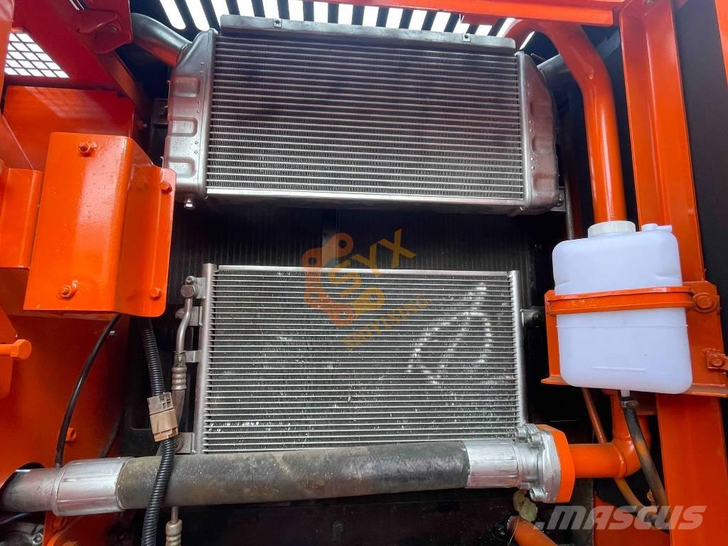 Doosan DX 225 LC 大型油圧ショベル12t以上（パワーショベル・ユンボ）