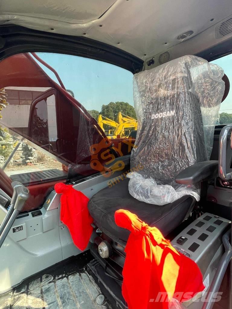 Doosan DX 225 LC 大型油圧ショベル12t以上（パワーショベル・ユンボ）