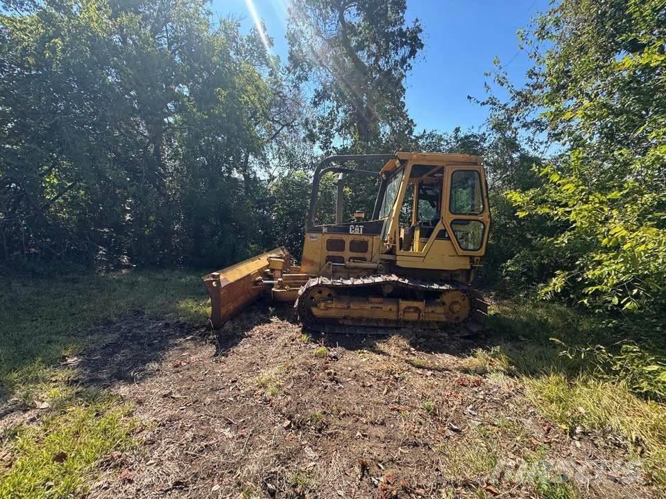 CAT D4C ブルドーザー