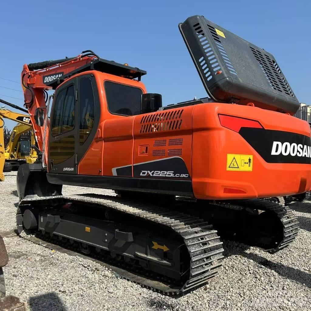 Doosan 225LC-9c 大型油圧ショベル12t以上（パワーショベル・ユンボ）