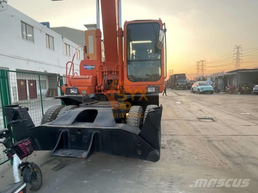 Doosan DH210W-7 ホイール式油圧ショベル（パワーショベル・ユンボ・バックホー）