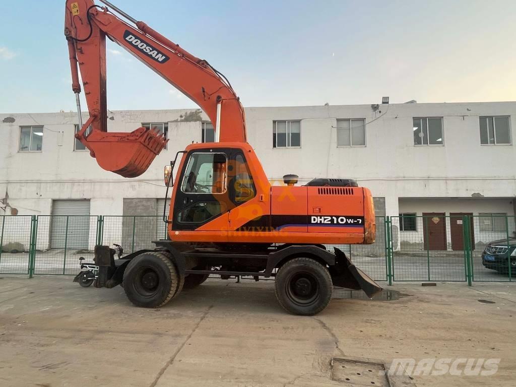 Doosan DH210W-7 ホイール式油圧ショベル（パワーショベル・ユンボ・バックホー）