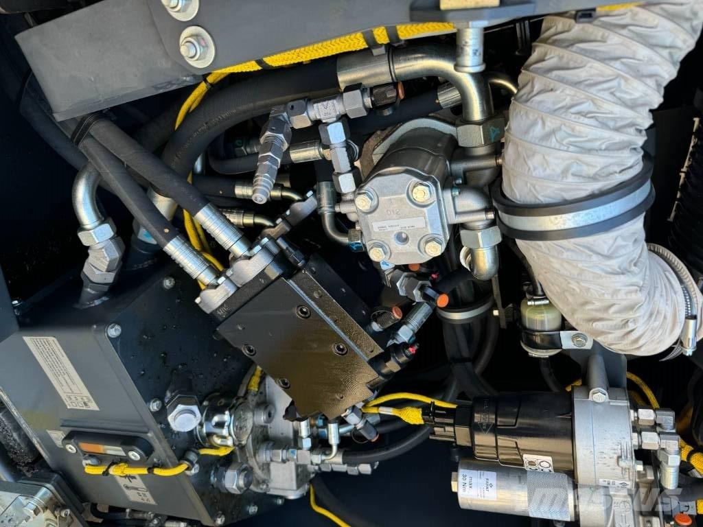 Bomag BF 300 C-2 アスファルトフィニッシャ