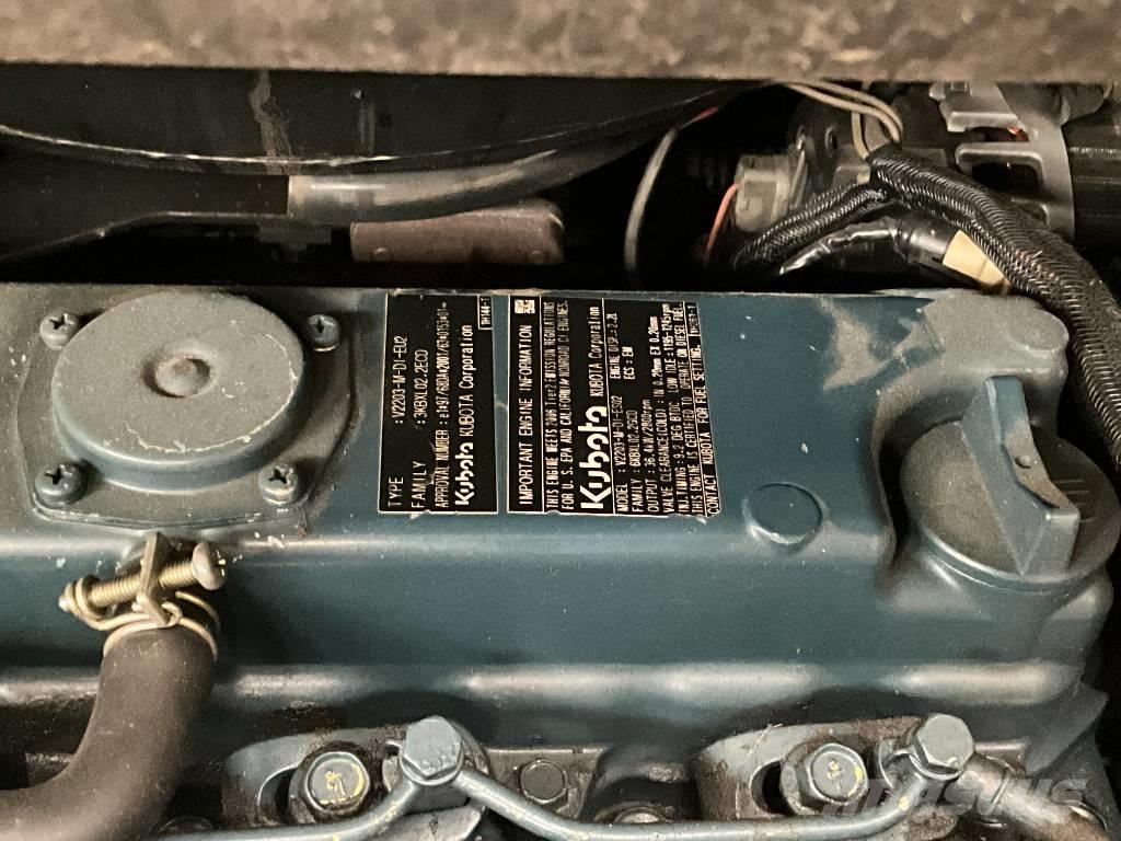 Bobcat S 130 スキッドステアローダー