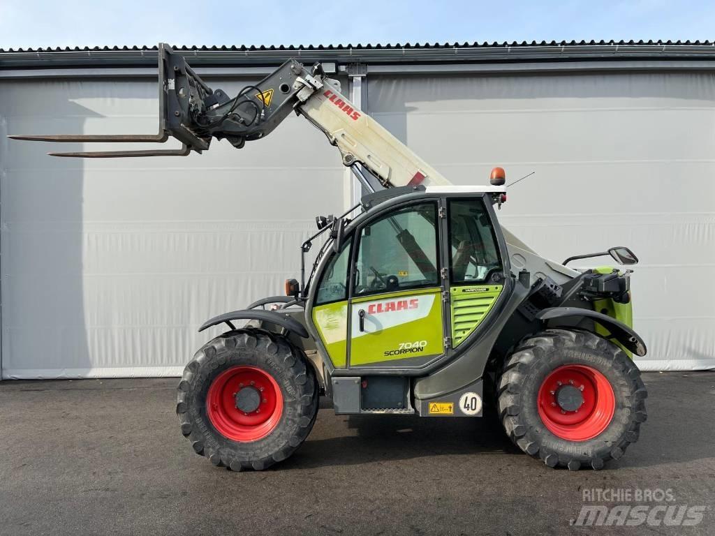 CLAAS SCORPION 7040 農業用テレハンドラー