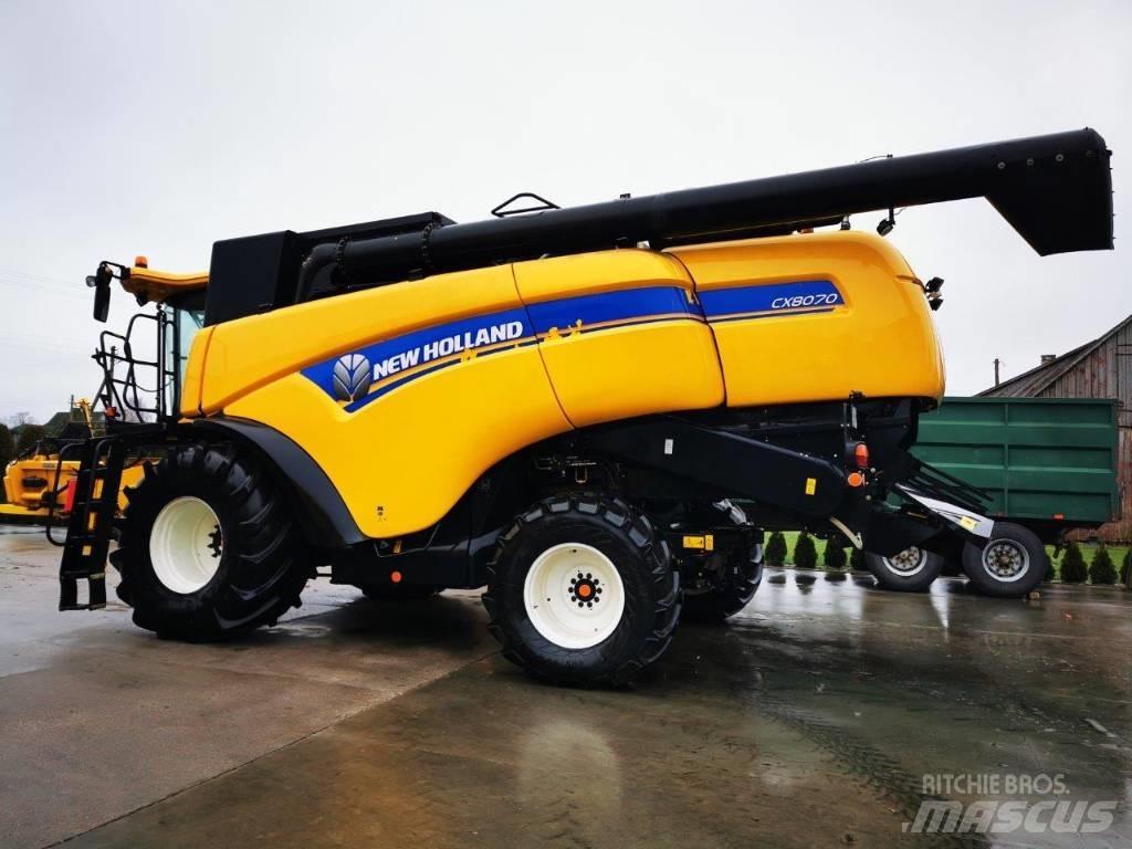 New Holland CX 8070 コンバイン
