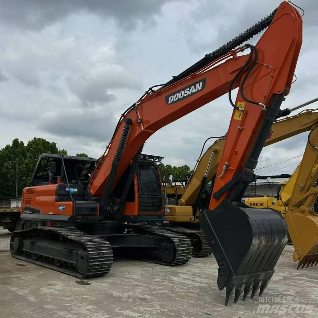 Doosan 225LC-9 大型油圧ショベル12t以上（パワーショベル・ユンボ）