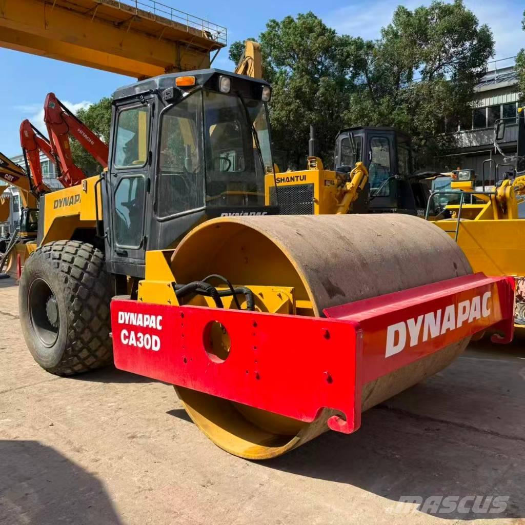 Dynapac CA 30 D 振動ローラ