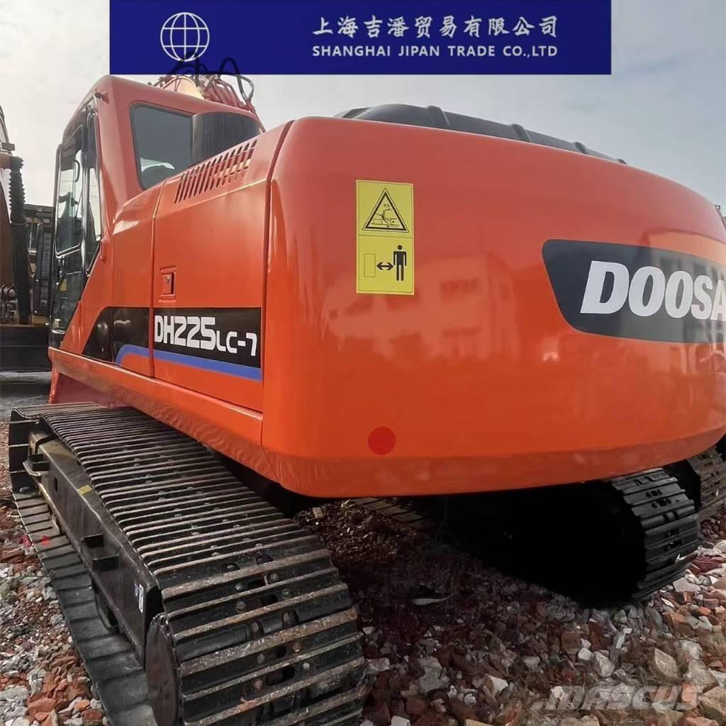 Doosan DH 225 大型油圧ショベル12t以上（パワーショベル・ユンボ）