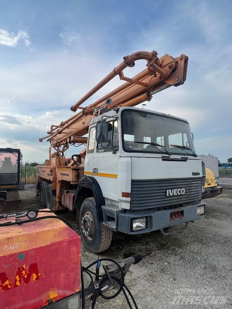 Iveco 330-36 H ダンプ