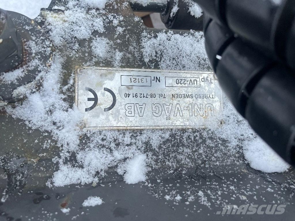 Uni-väg UV-220 スノーグルーマー