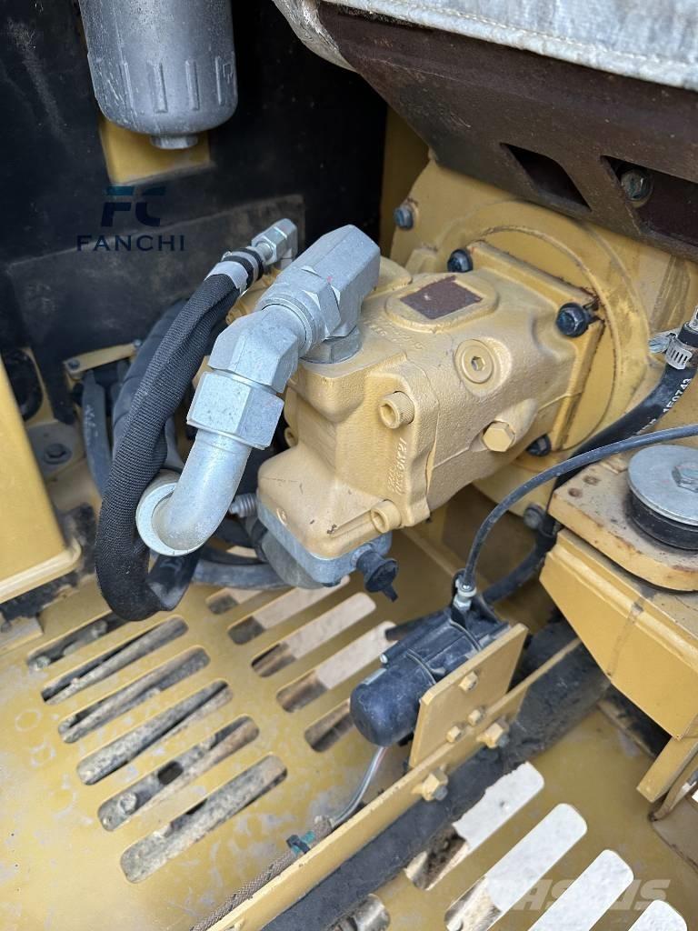 CAT 305.5 E2 ミニ油圧ショベル 7t以下（ミニユンボ・ミニディガー）