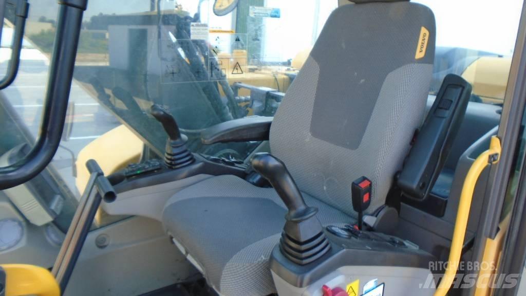 Volvo EC 160 D 大型油圧ショベル12t以上（パワーショベル・ユンボ）