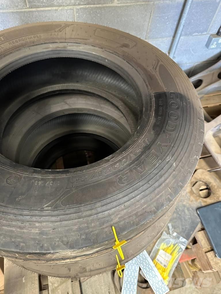 Goodyear 245/70R17 タイヤ、ホイル、リム