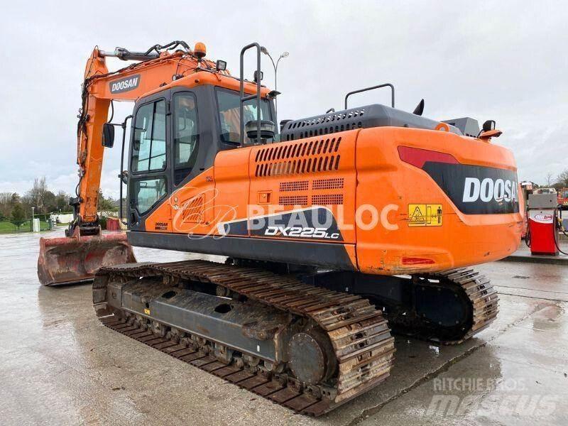 Doosan DX 225 LC 大型油圧ショベル12t以上（パワーショベル・ユンボ）