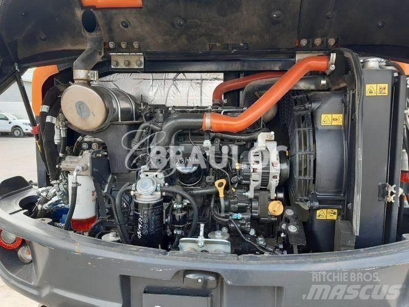 Doosan DX 57 W ホイール式油圧ショベル（パワーショベル・ユンボ・バックホー）