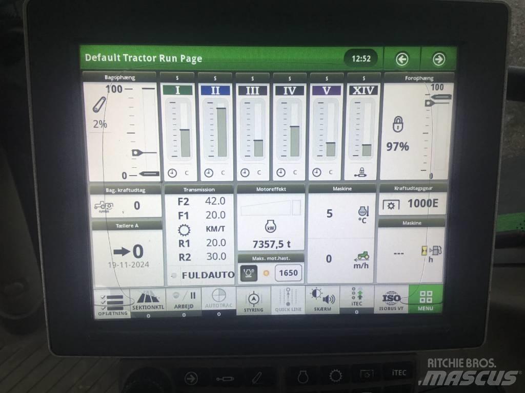 John Deere 6215 R トラクター