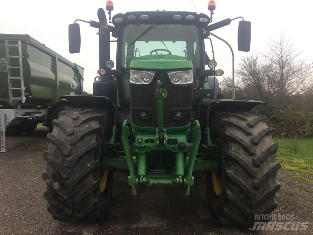 John Deere 6215 R トラクター