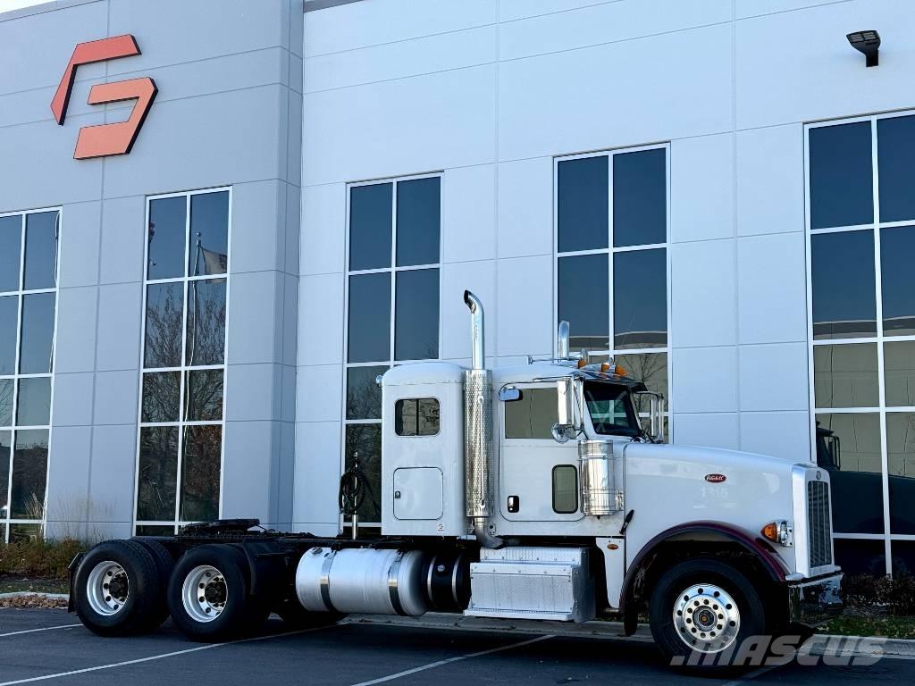 Peterbilt 367 中古トラクターヘッド | トレーラーヘッド