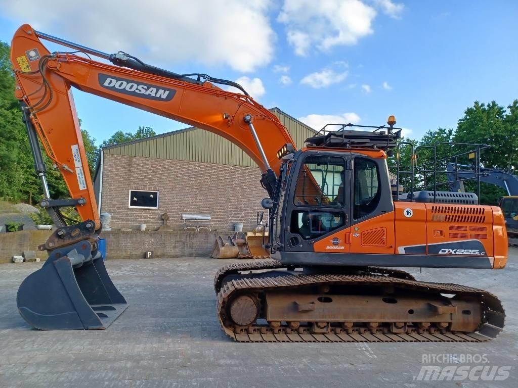 Doosan DX 225 LC-5 大型油圧ショベル12t以上（パワーショベル・ユンボ）