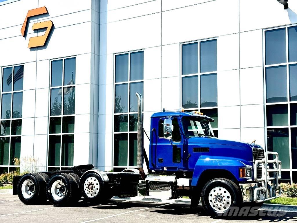 Mack Pinnacle 中古トラクターヘッド | トレーラーヘッド