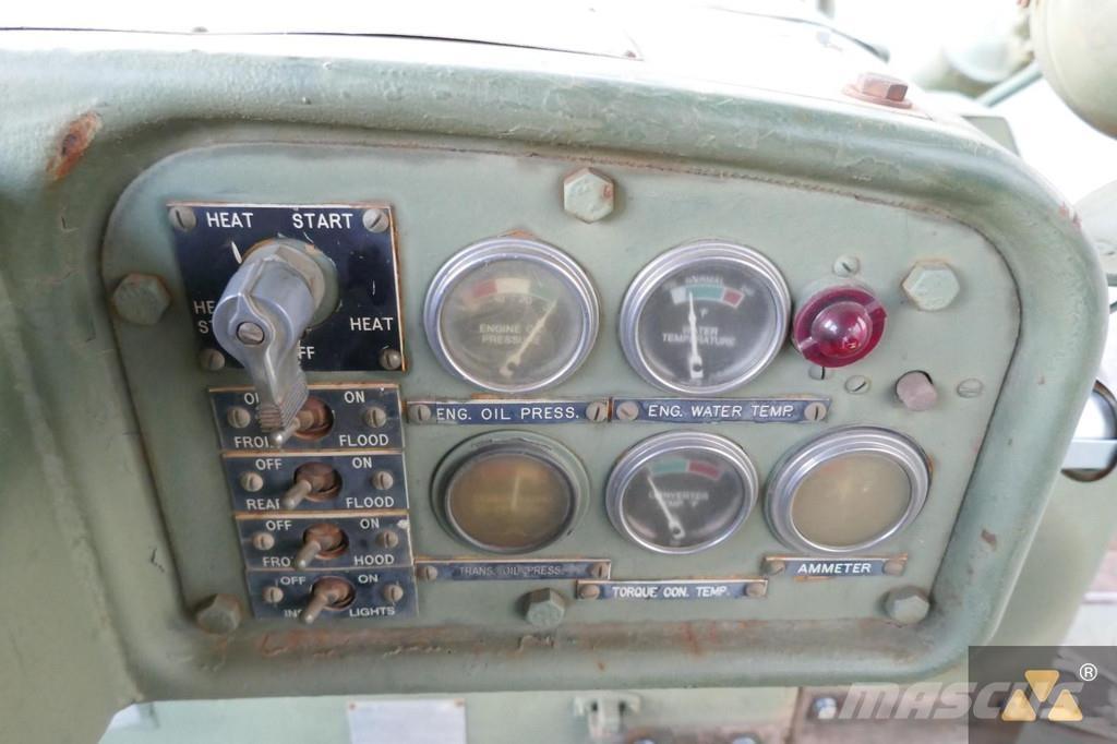 CAT D7F Ex-army ブルドーザー