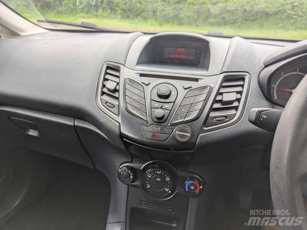 Ford Fiesta Van パネルバン