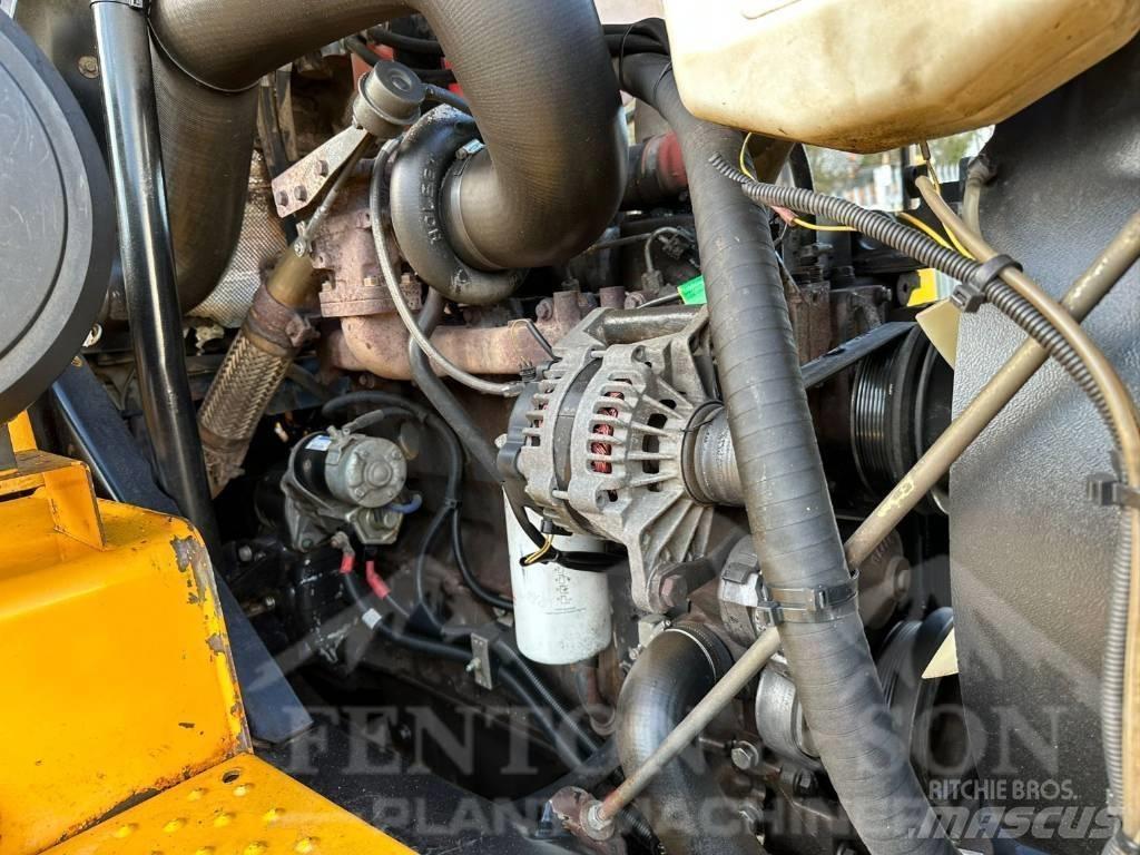 JCB 714 アーティキュレート式ダンプトラック