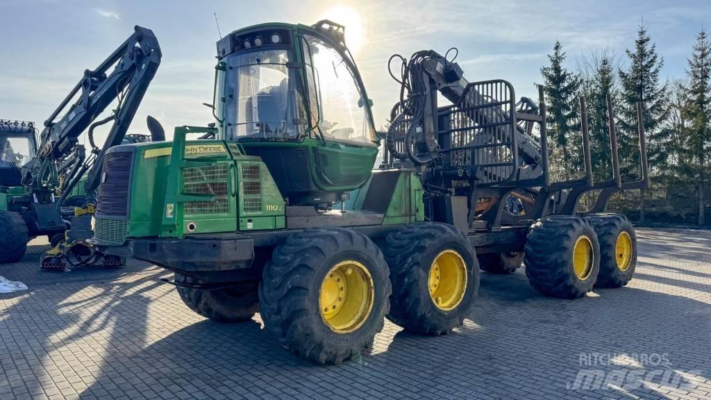 John Deere 1110 E フォワーダー