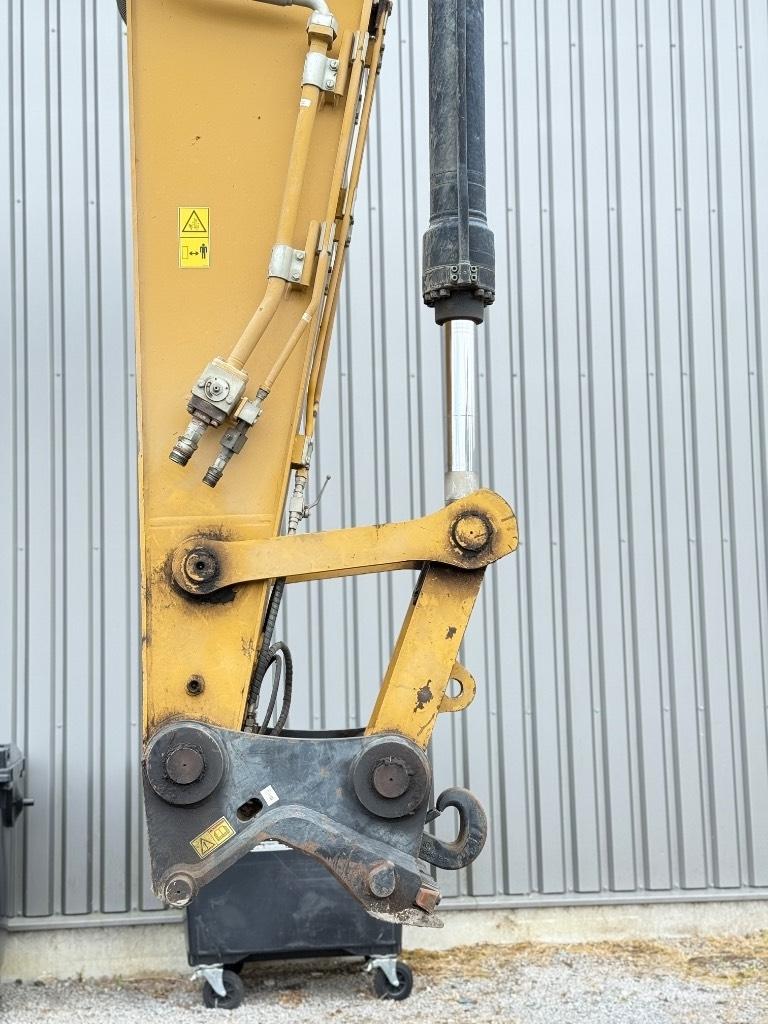 CAT 326 F L 大型油圧ショベル12t以上（パワーショベル・ユンボ）