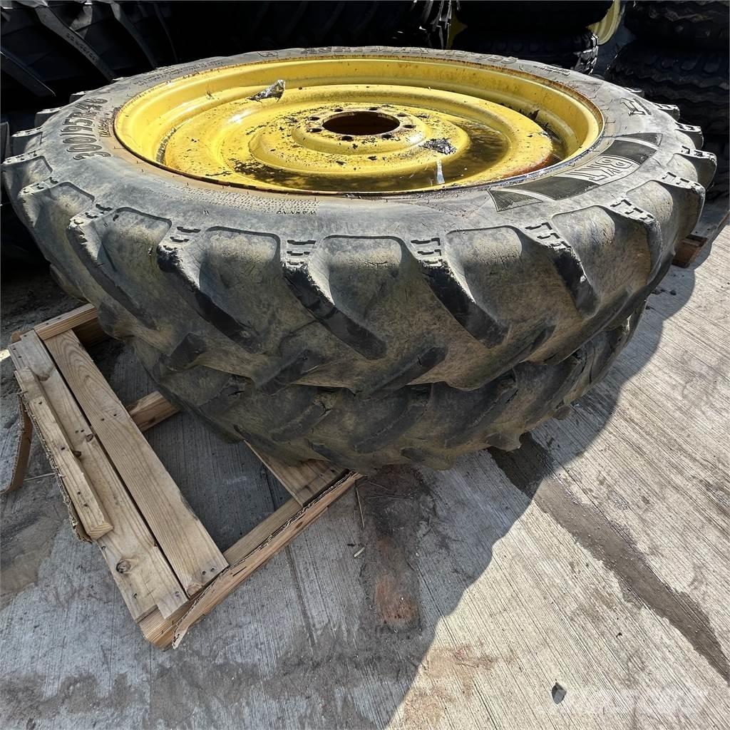  300/95R46 タイヤ、ホイル、リム