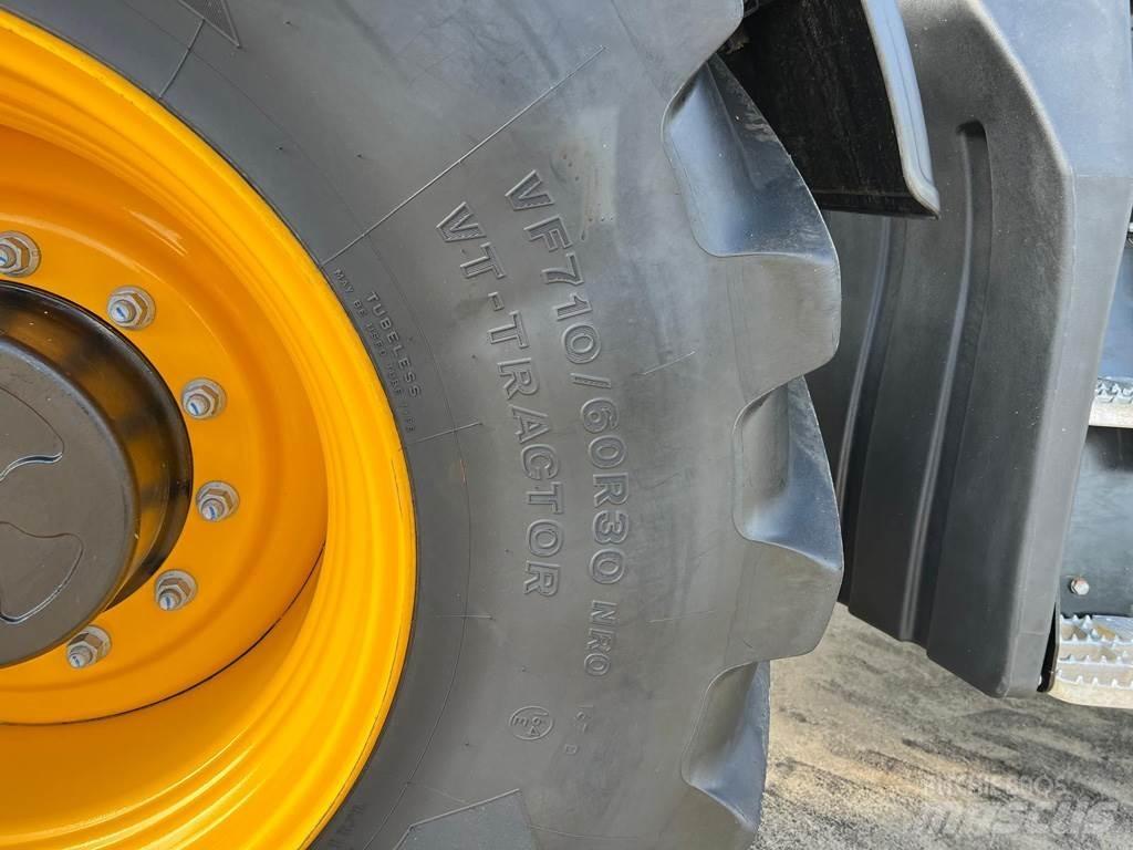 JCB 4220 ICON トラクター