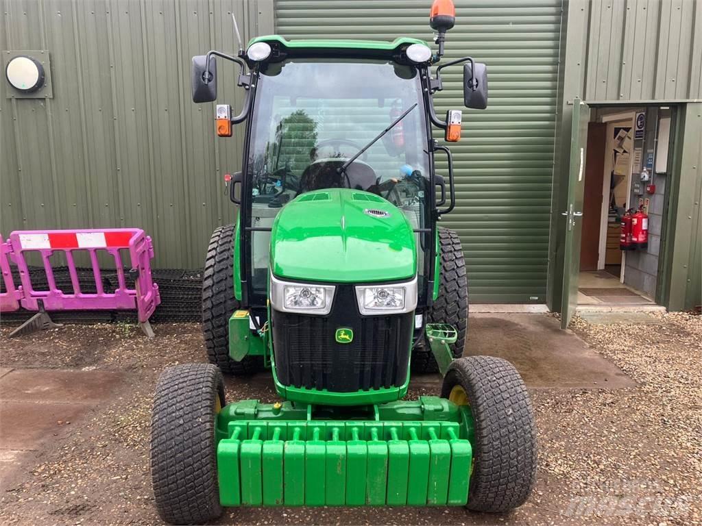 John Deere 4066R コンパクトトラクター