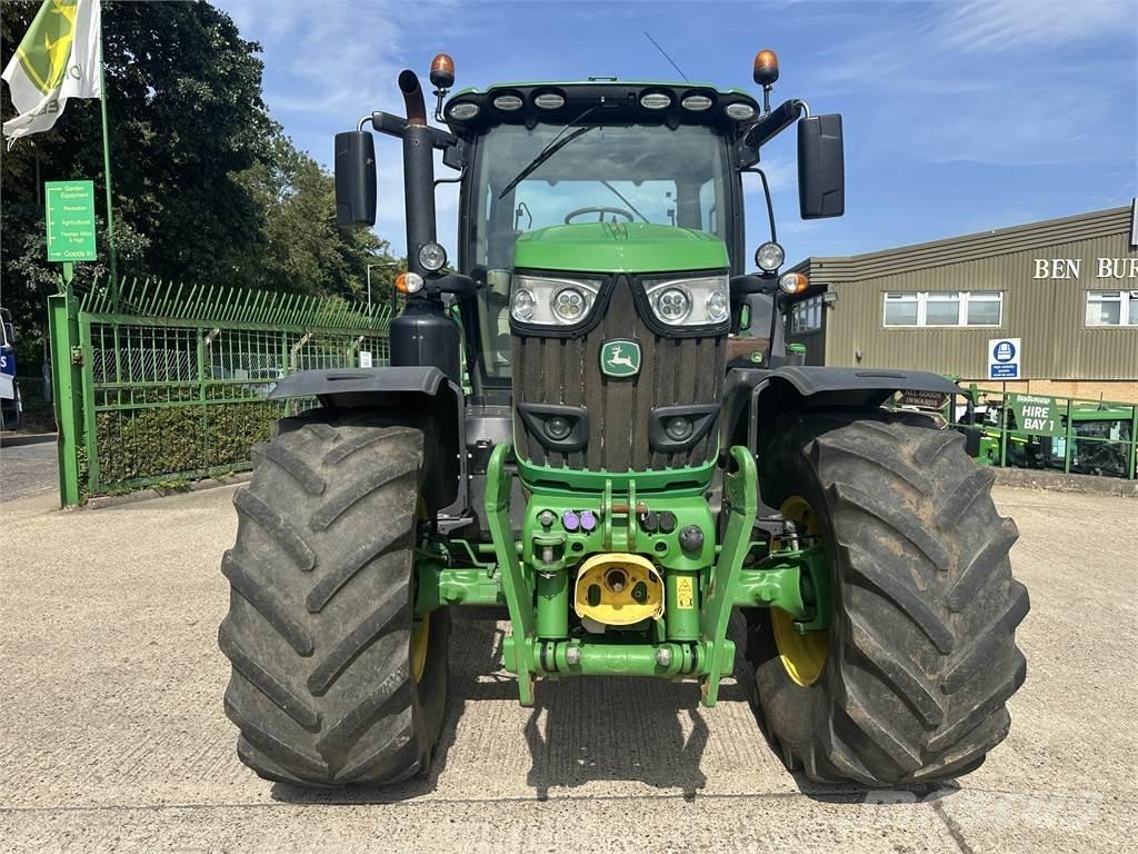 John Deere 6215R トラクター