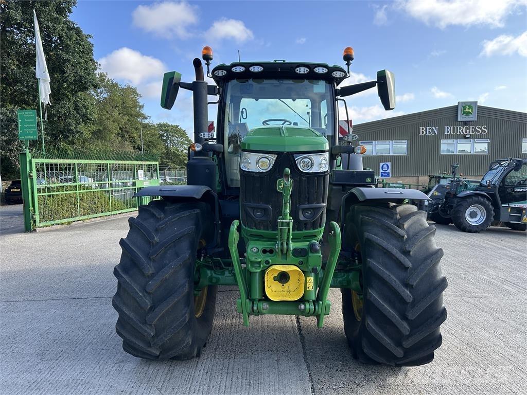 John Deere 6R215 トラクター