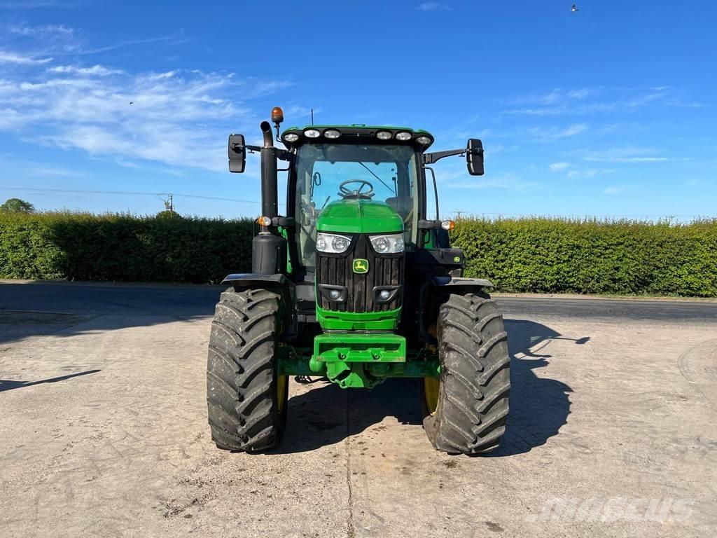 John Deere 6R215 トラクター