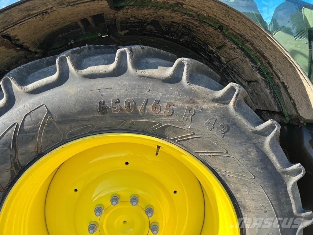 John Deere 6R215 トラクター