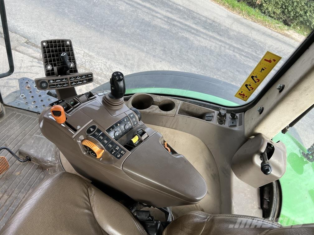 John Deere 7230R トラクター