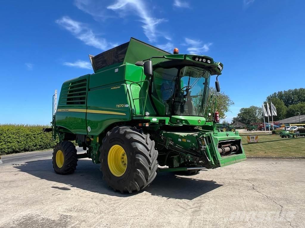 John Deere T670HM コンバイン