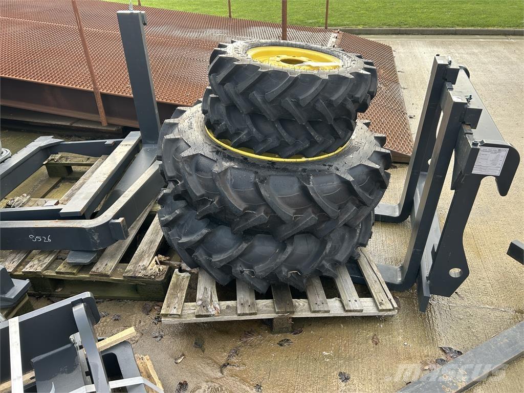 John Deere TYRES コンパクトトラクター