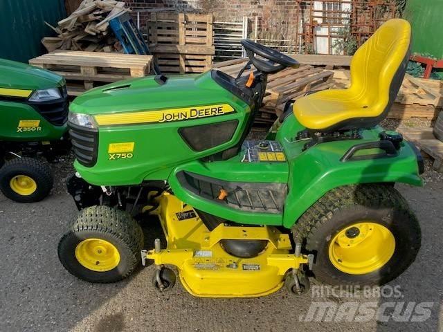 John Deere X750 トラクター