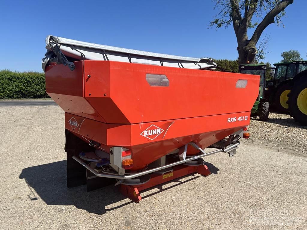 Kuhn AXIS 40.1WT ミネラル散布機